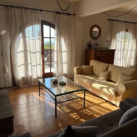 Manolatou Villa *