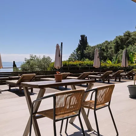 The Summit Escape אכיליון