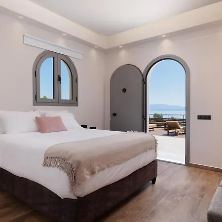Manolatou Villa *