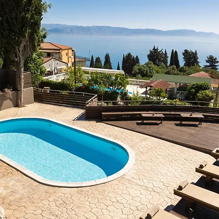 The Summit Escape 4*